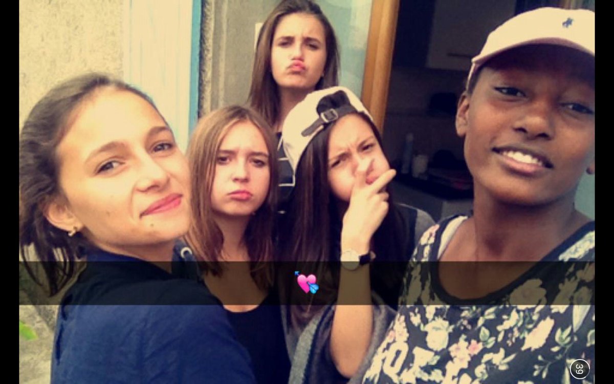 loooryanne's tweet image. Les pooto