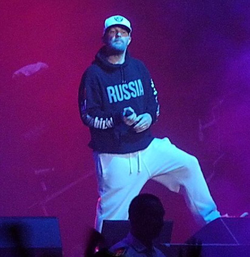 А вот ещё такое. Лидер Limp Bizkit Фред Дёрст на концерте в Воронеже.