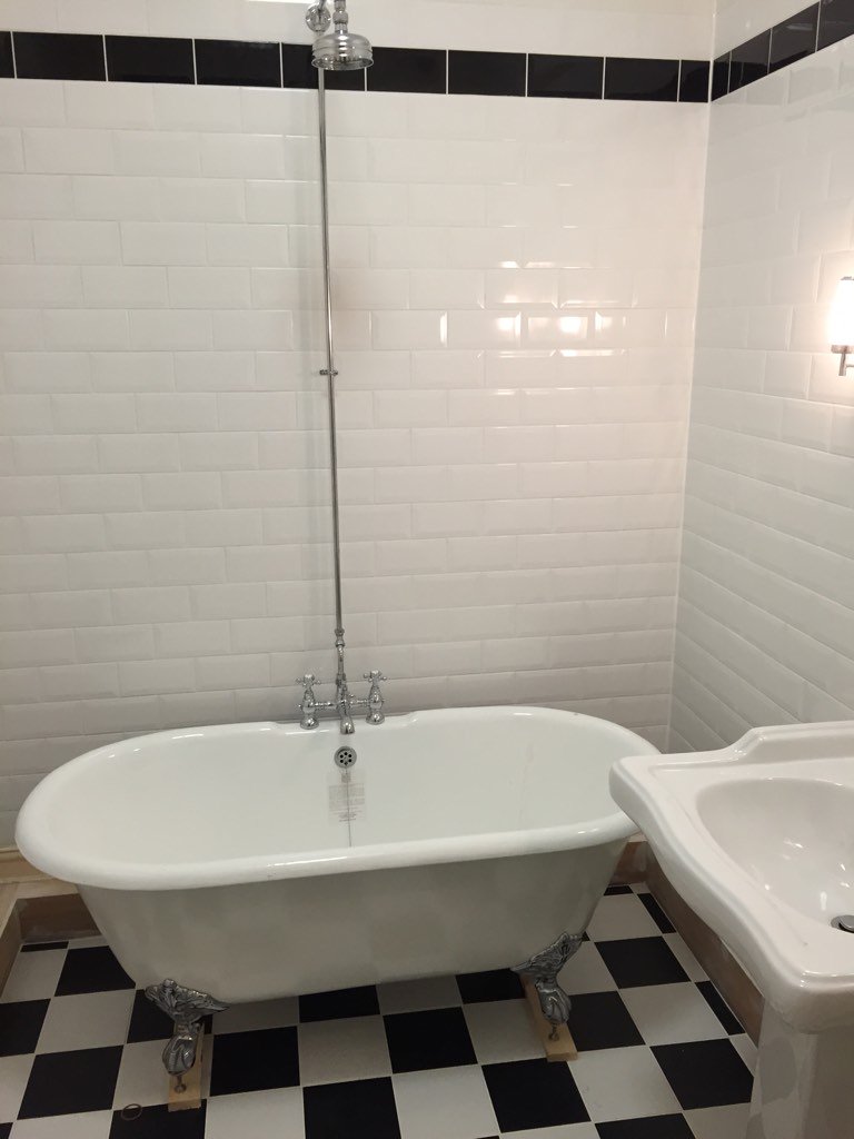 WarwickMargate's tweet photo. It's all getting a bit fab in our new bathroom! #Margate https://t.co/wlgffkEZBf