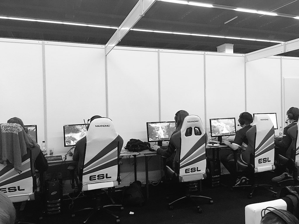 CTjNmwzWcAAeBvt.jpg:large