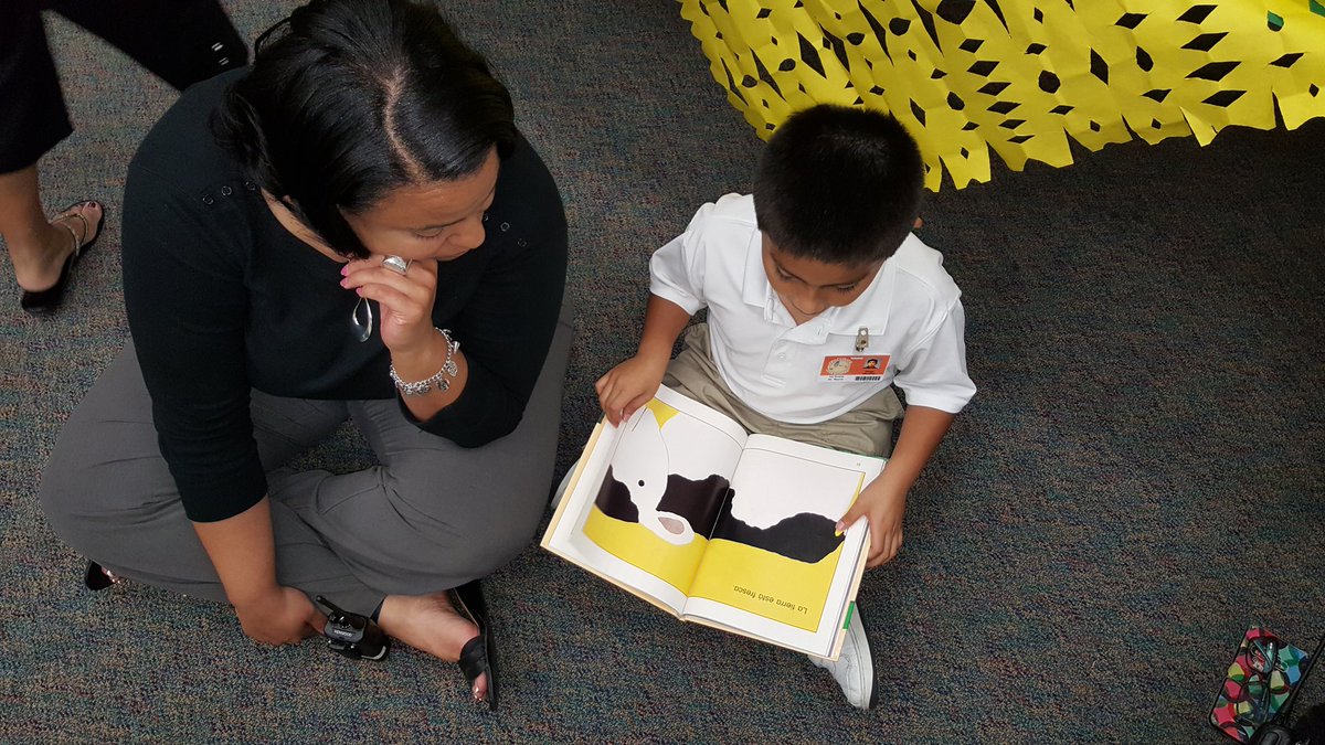 aamorrison77's tweet photo. #HMQAdmin Celebrating Reading and Salad! #HMQ1516 https://t.co/ZEXBUWyMvP