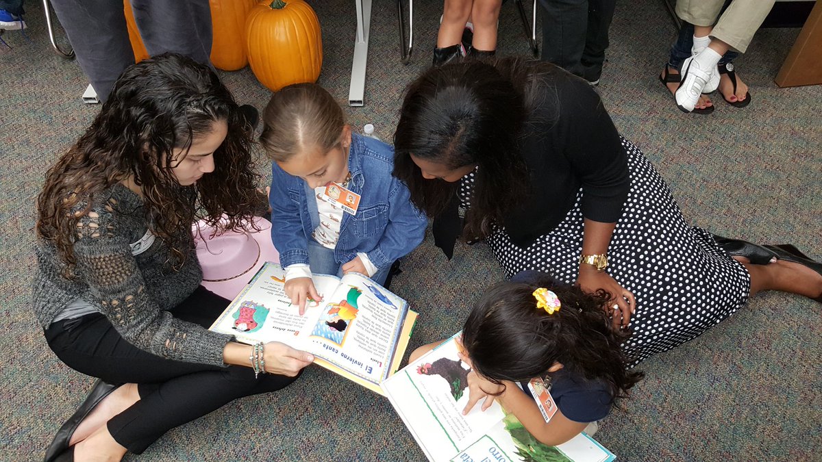 aamorrison77's tweet photo. #HMQAdmin Celebrating Reading and Salad! #HMQ1516 https://t.co/ZEXBUWyMvP
