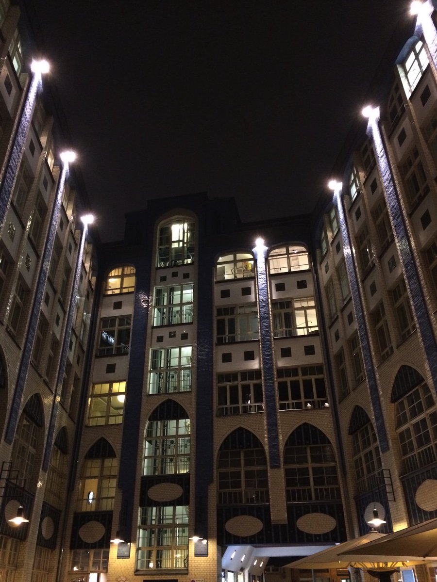 ReeceSenff's tweet photo. A romantic place: #HackescheHoefe in #Berlin - shopping in small exclusive #shops and relaxing in one of the cafés https://t.co/k7CzVf4UyC