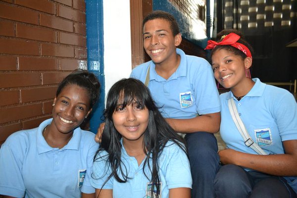 Se entregaron 1.054 Canaimas, entre portátiles y tabletas, para estudiantes #Miranda @LeonelParica