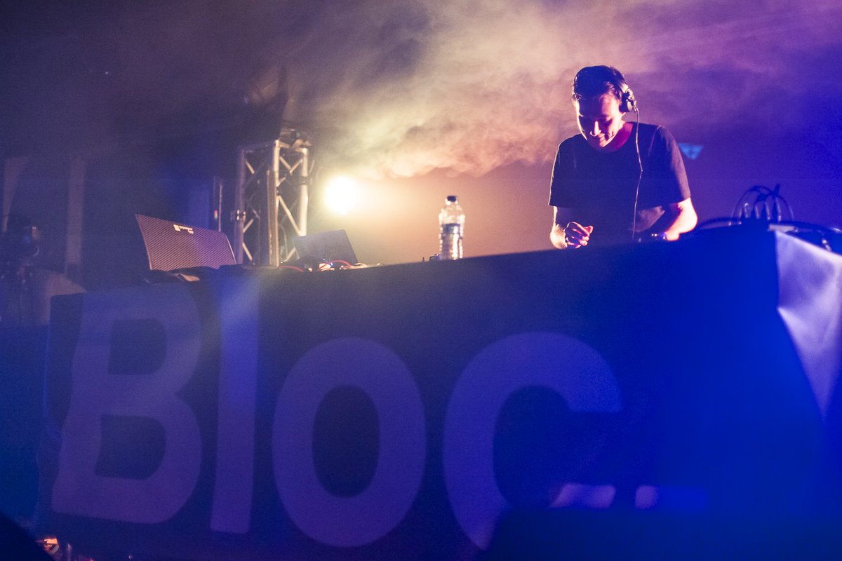 Ex-snooker world number one Steve Davis to play DJ set at <a href="/BLOCWKND/">Bloc</a> festival in #Minehead. bit.ly/1OEEcWa