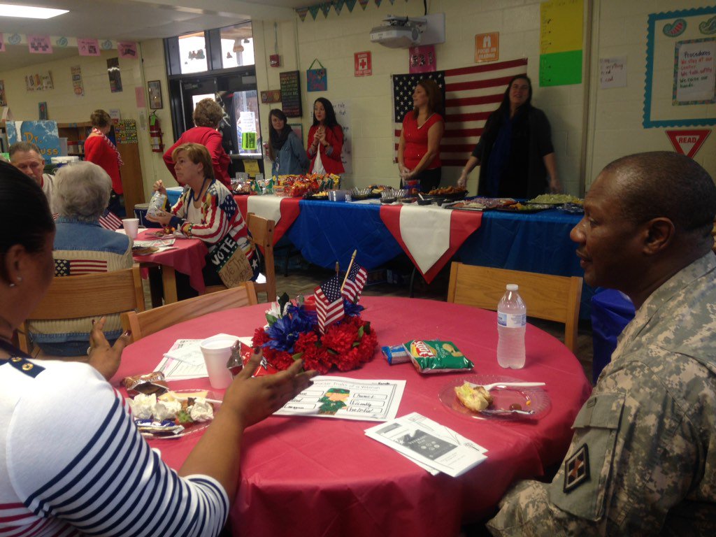 ctselmore's tweet photo. Look who came by to visit the veterans at WES!  @DCSeNews @TweetDCS_WES #VeteransDay2015 https://t.co/jlLDymWF19