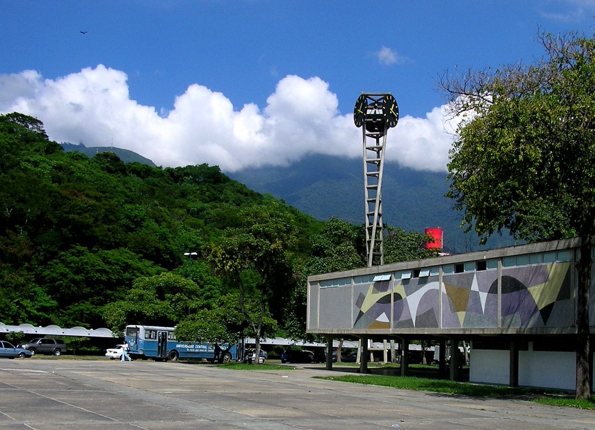 ElNacionalWeb's tweet photo. Siguen paralizadas actividades académicas en la UCV https://t.co/Z3reoKuMwV https://t.co/FltpPi4Plh