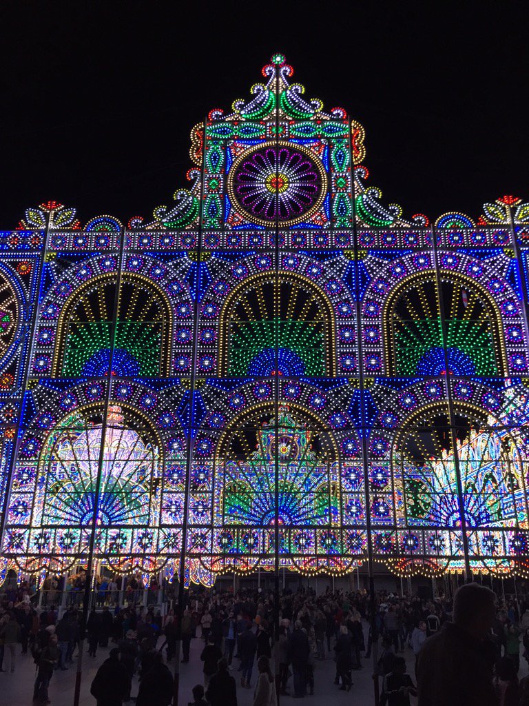 VVVEindhoven's tweet photo. Vergeet niet te Glowen! Prachtige lichtkunstprojecten te zien nog tm 14 nov #GLOWEindhoven #glow2015 #Eindhoven https://t.co/sVdk3obFGO
