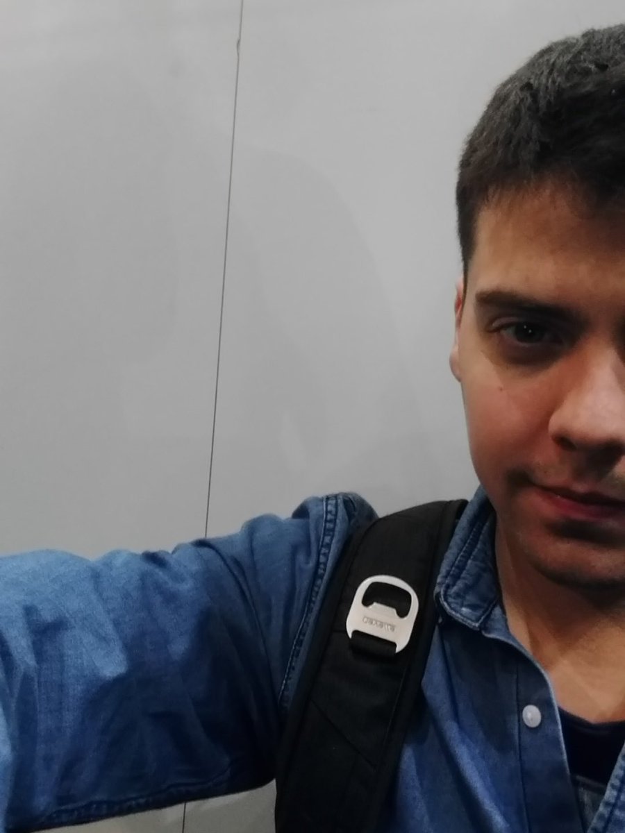 xPeke's tweet photo. Few hours to be at the gaming house, hate travelinnng https://t.co/74YyJUKL9Y