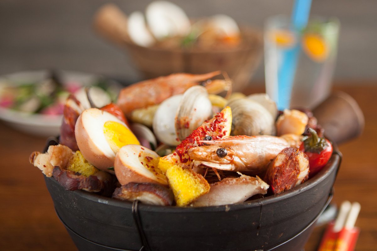 TimeOutChicago's tweet image. Weekday lunch is the new brunch in Chicago. ow.ly/UqL6f