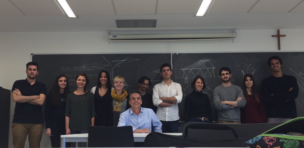 rosjuanma's tweet photo. El Taller de Innovacion Arquitectónica #TIA @EPS_CEU recibe hoy orgulloso a su primera promoción de estudiantes https://t.co/yrA4Y6pWvq