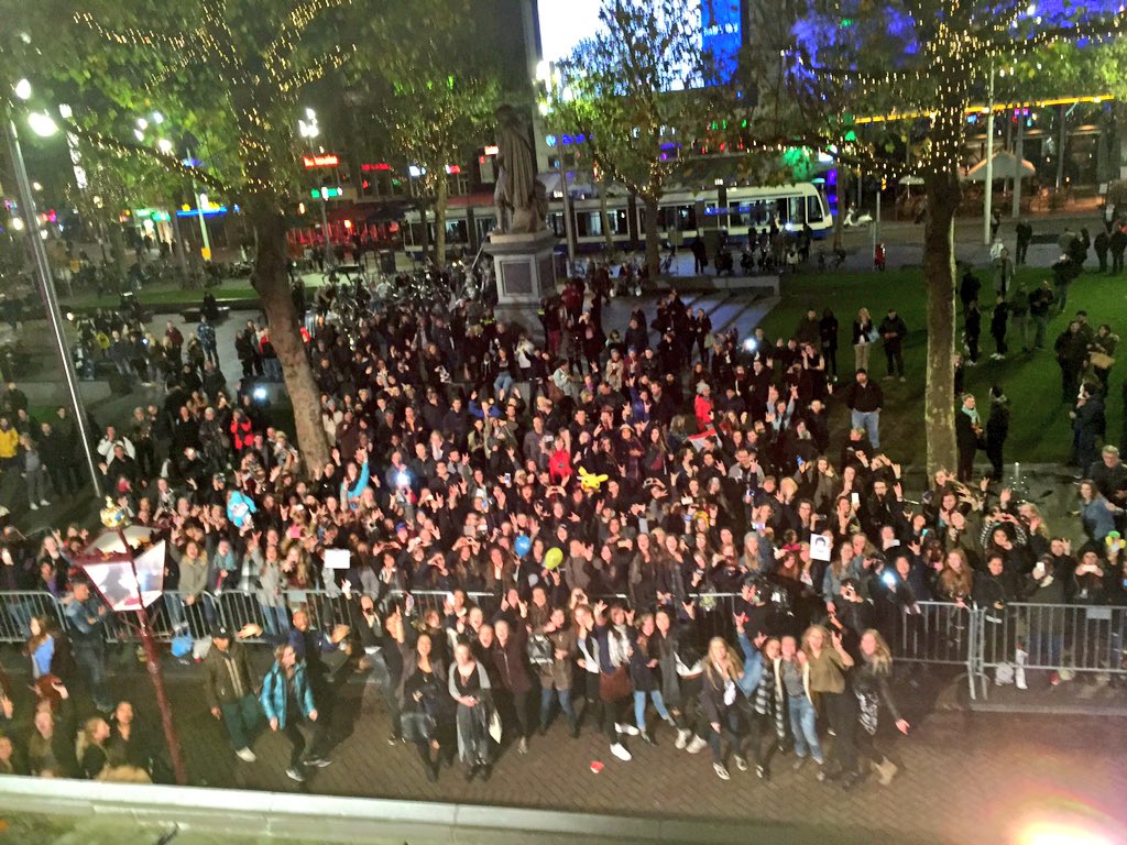 Ashton5SOS's tweet photo. Thank you Amsterdam ❤️ you guys make us feel on top of the world xx https://t.co/2Xa55kLfwl
