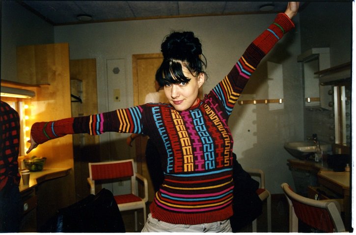 Happy birthday to and vocalist Kathleen Hanna. 