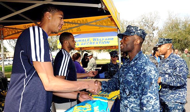 AntDavis23's tweet photo. Thank you to all the veterans who have served and continue to serve our country! #VeteransDay https://t.co/yYg9JhH2gX