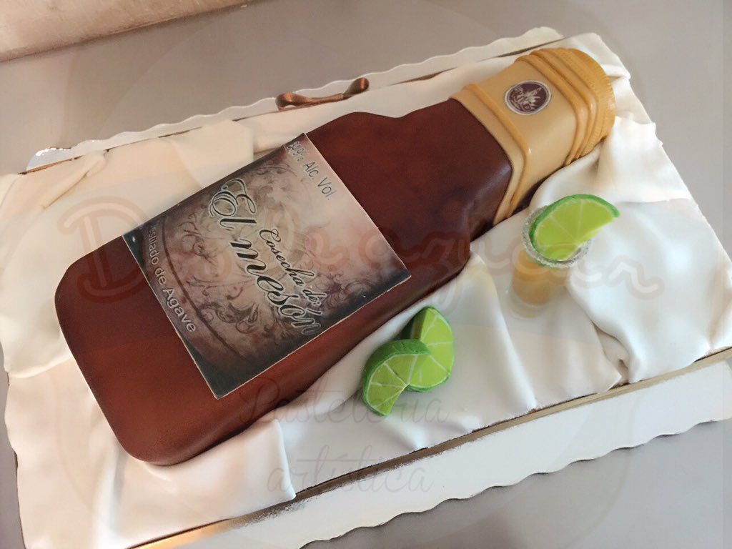 dosdeazucarr's tweet photo. @VivoEnCancun #MiercolesDeGanarSeguidores  #fondantcake #sugarart #dosdeazucar https://t.co/gTwOPR8cAy