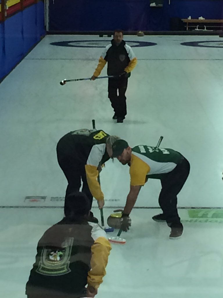 jgates00's tweet photo. Cheering on my older sis this afternoon at #2016CdnMixed! @WestonCurlCC #goNont @Speshcurler https://t.co/IslwkCwNI7