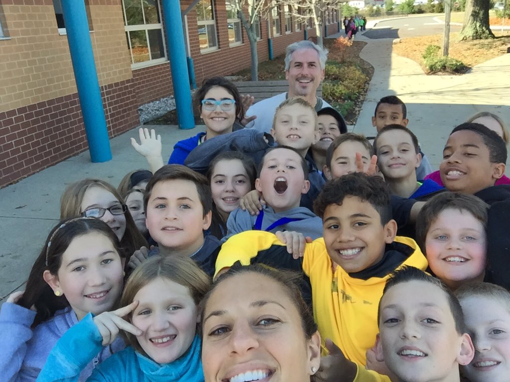 CarliLloyd's tweet photo. Was great to be back at the Delran Schools today and a photo with one of my favorite teacher! #DelranBears https://t.co/9ZwepHsnhH