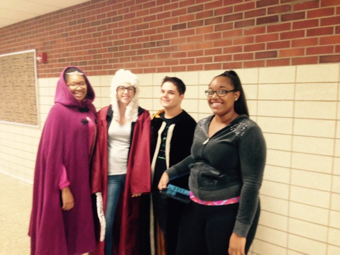 ericgee2008's tweet photo. SAMR hallway project at #lancers https://t.co/aGDh6bGrOO