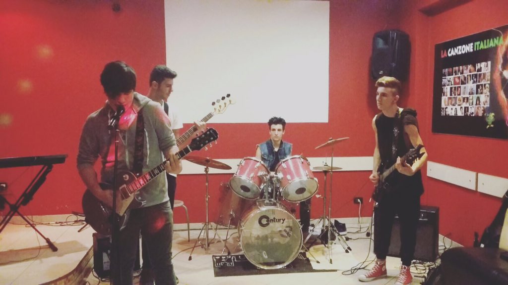HopelessTm's tweet photo. #alyssum #power #rock #band #contest #LIVEmyLIVE https://t.co/r0Y78yDym0