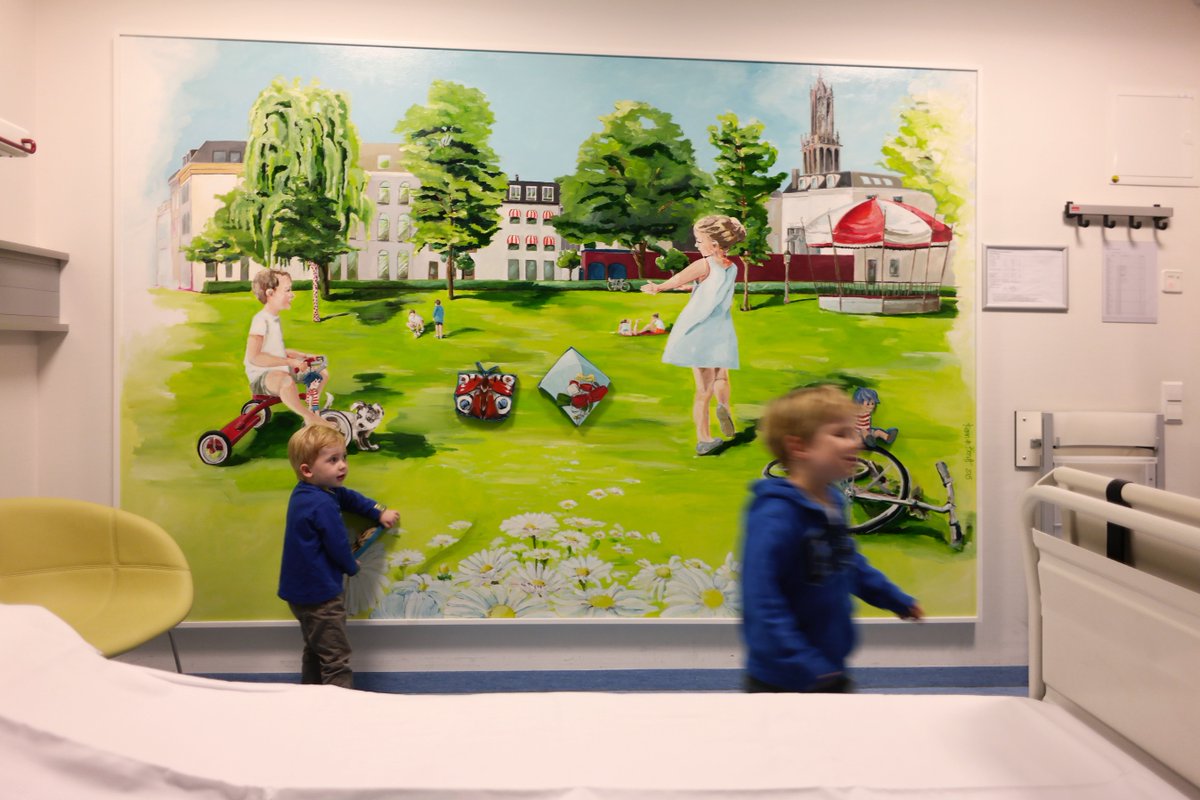 KarendeBondt's tweet photo. My 2 paintings for childrens' emergencyroom hospital unveiled #proud #Diakhuis #kids #gispen https://t.co/uK4C1345BC https://t.co/jgDDsNURUi
