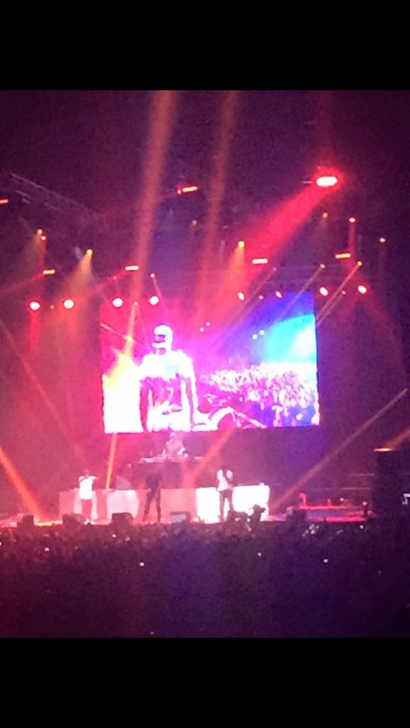 Charlischofield's tweet photo. @50cent @ArenaNewcastle blewwwwww it up !! ❤️❤️❤️ https://t.co/FbQQkS5U7h