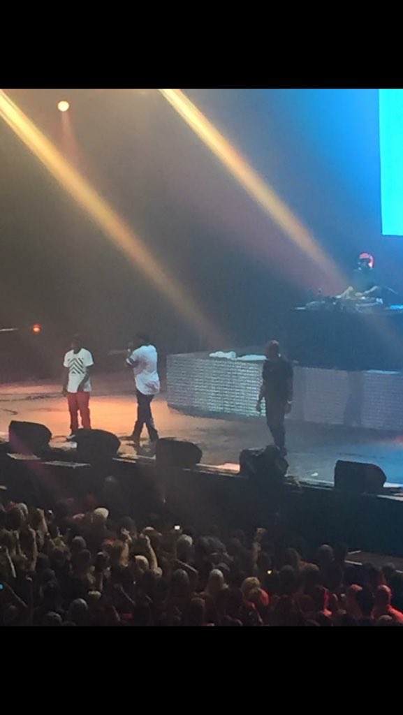 Charlischofield's tweet photo. @50cent @ArenaNewcastle blewwwwww it up !! ❤️❤️❤️ https://t.co/FbQQkS5U7h