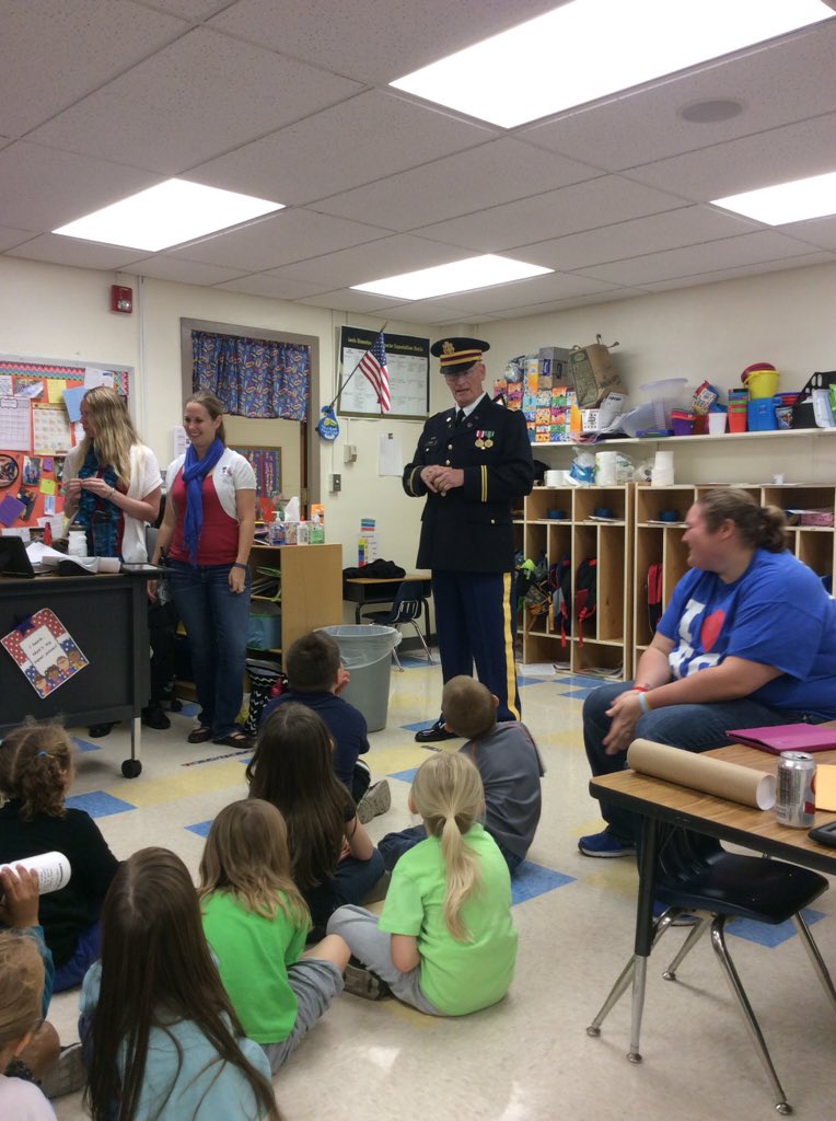 mika_amy's tweet photo. Veteran's Day fun! Thanks for your service, men and women! #essdexcels #essd40excels #VeteransDay https://t.co/YLQ0Sj3q5K