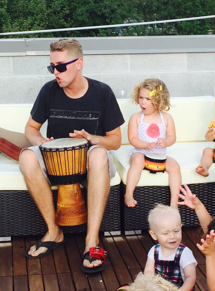TunesWithTim's tweet photo. This little future rockstar has all the moves down! #tuneswithtim #kidsmusic #drums https://t.co/rIlPhZHN8M