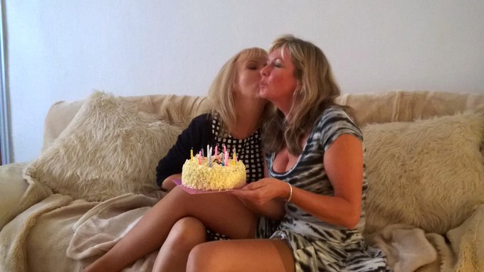 A couple more phone pics taken with my fab friend @SatinJayde https://t.co/8SsiyY2vKd<a href="/tag/nylons"class="tags"><span>#nylons</span></a><a href="/tag/flashing"class="tags"><span>#flashing</span></a><a href="/tag/stockingtops"class="tags"><span>#stockingtops</span></a>