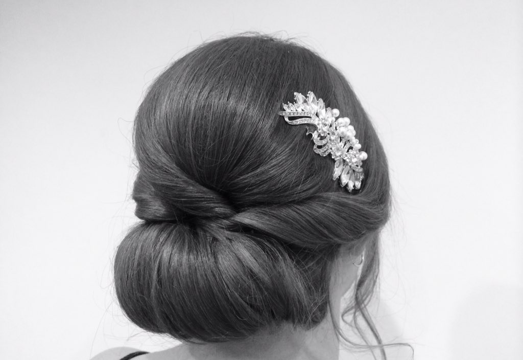 PinnedbyJenny's tweet photo. Wedding hair #pinnedbyjenny #hairup #brides #hair https://t.co/wYYFJYUiSH
