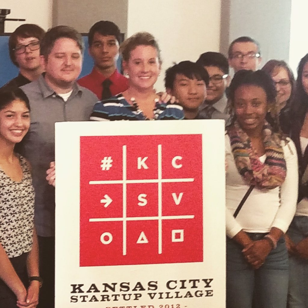 5STEWIES's tweet image. @bgkittrell and I love sharing the journey! Great group of Turner High Students @PIPELINEorg #VideoFizz #launchkc