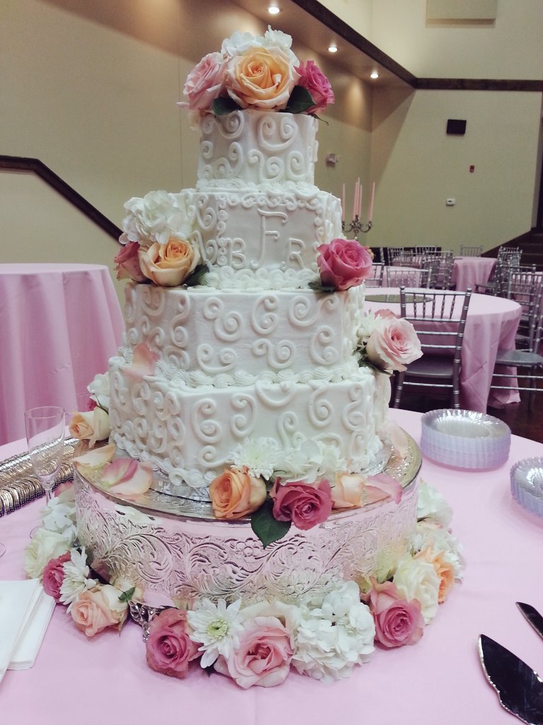 CBSCakes's tweet photo. Custom 4 Tier wedding cake. #weddingcakes #arkansasbakeries #cbscakes #cakes #weddingcake #arkansas https://t.co/GQUG5tQ4Ex