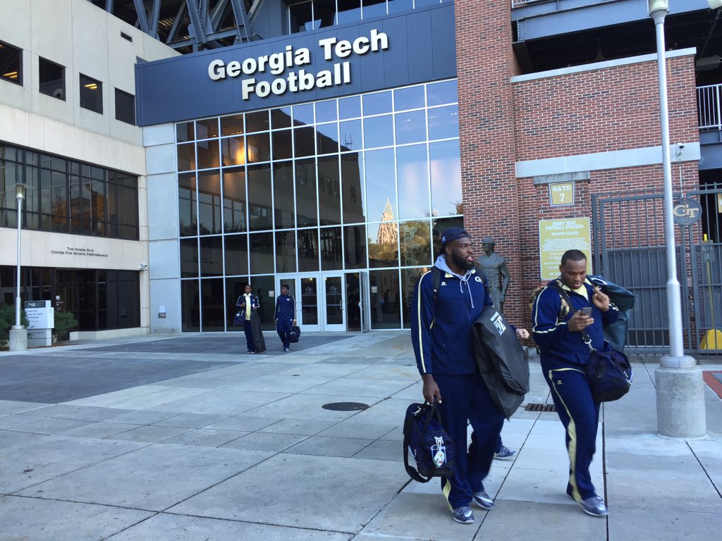 Jackets ready to head to hotel, back for Yellow Jacket Alley at 5:15p tomorrow #TogetherWeSwarm