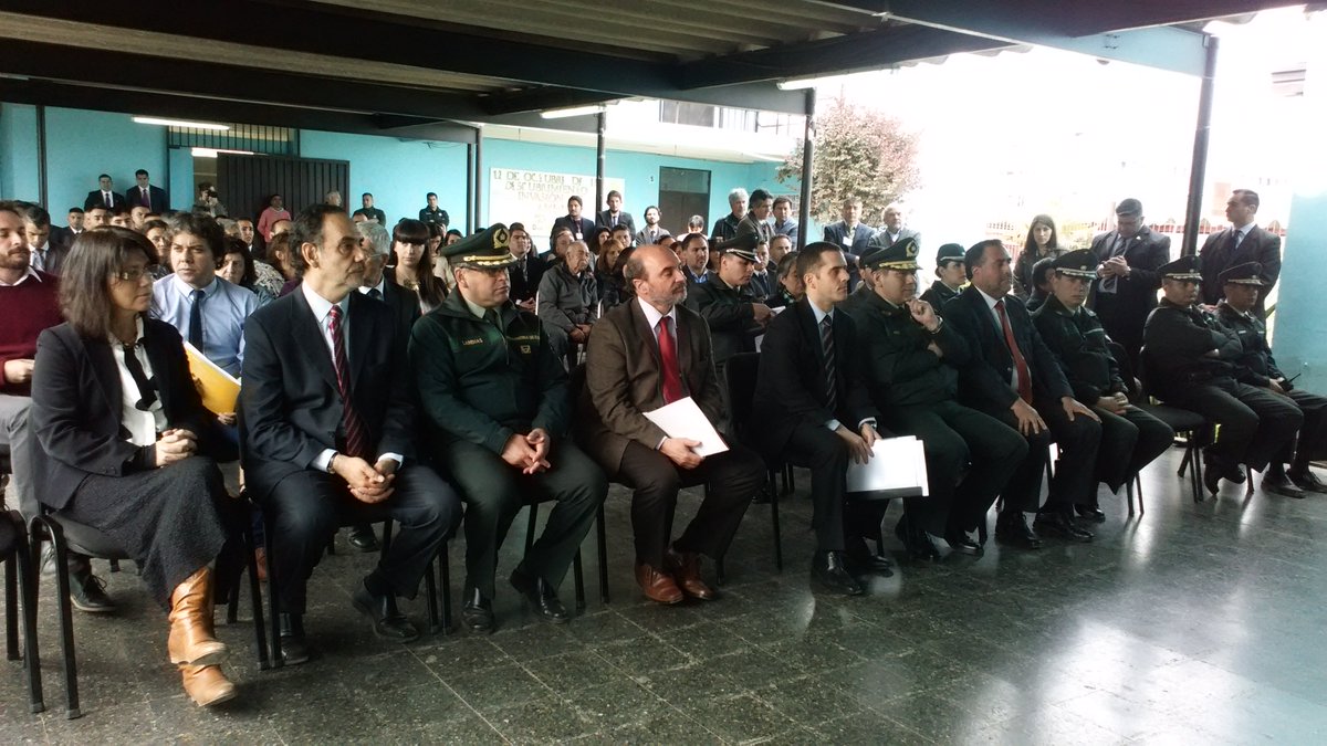 JusticiaRM's tweet photo. Seremi Justicia, Lorena Escalona, en inauguración Plan Fomento Lector en  Recintos Penitenciarios. https://t.co/x7dRbjslDL