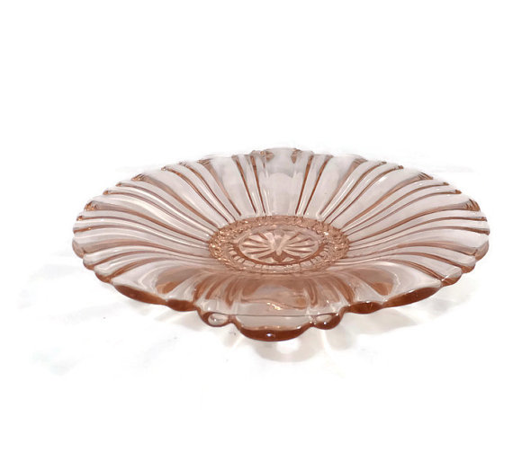 duckwellsvintag's tweet photo. ◕❃ Pink Depression Glass #antique #vintage #depressionglass https://t.co/QhcuLbTIo9 https://t.co/hOK9yxTAqM