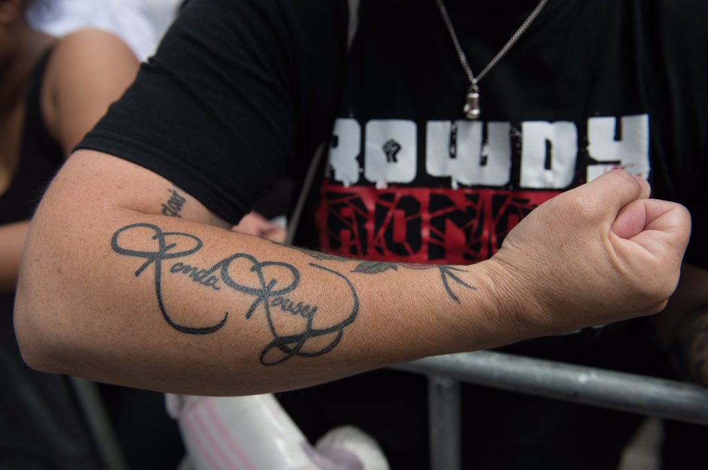 ufc's tweet photo. We've spotted some #UFCInk in the crowd at #UFC193 open workouts. https://t.co/lp0iqDPaBU