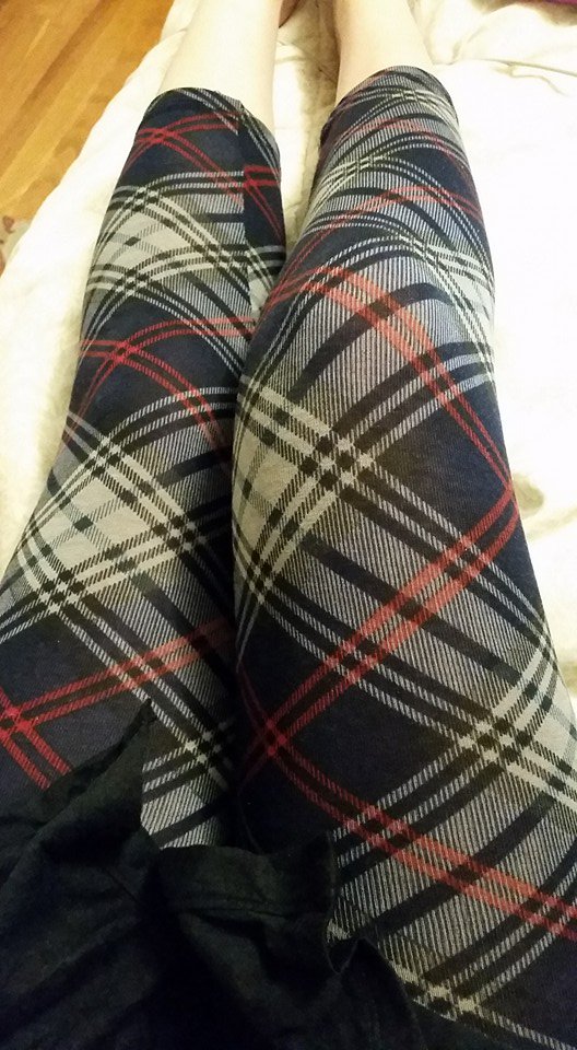 LibraryBlonde13's tweet image. Wore plaid leggings today. Hours later I realized "Supernatural is on tonight!" #OnWednesdaysWeWearPlaid #SPNFamily
