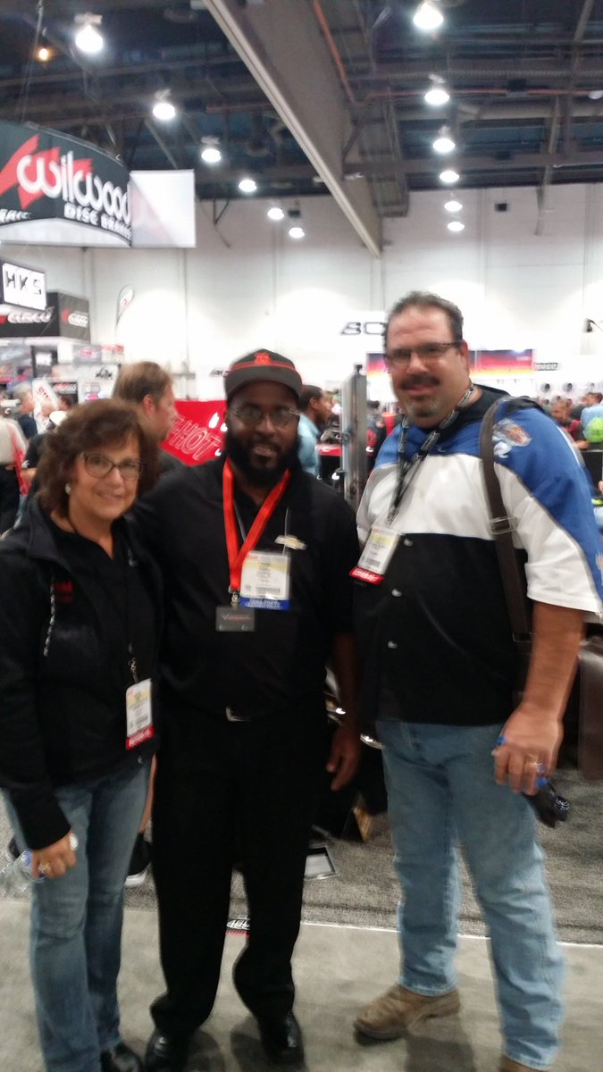 t_tautorepair's tweet photo. #SEMA2015 https://t.co/qmuZb3JlBV