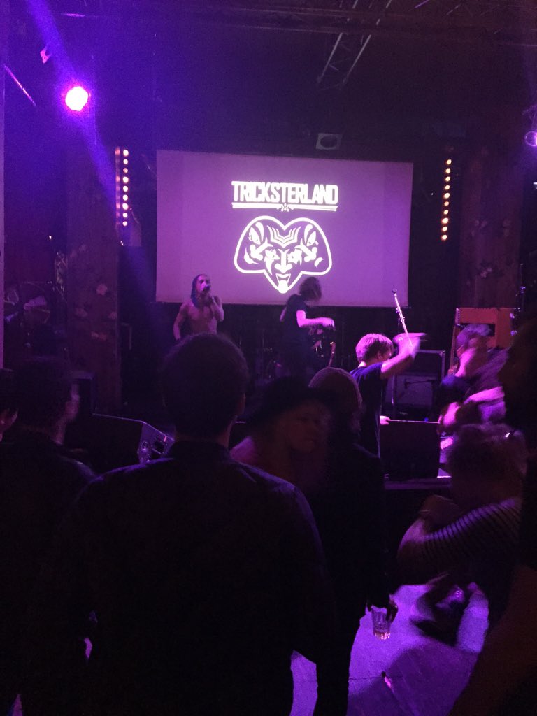 MusicLiveCircus's tweet photo. Et maintenant Tricksterland ! #MusicLiveCircus https://t.co/PzP4UuF6dN