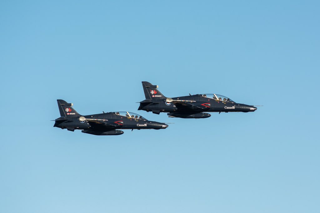 kimmat777's tweet photo. Flyover of the Jets in #kamloops #RemembranceDay https://t.co/uonX3CpNi9