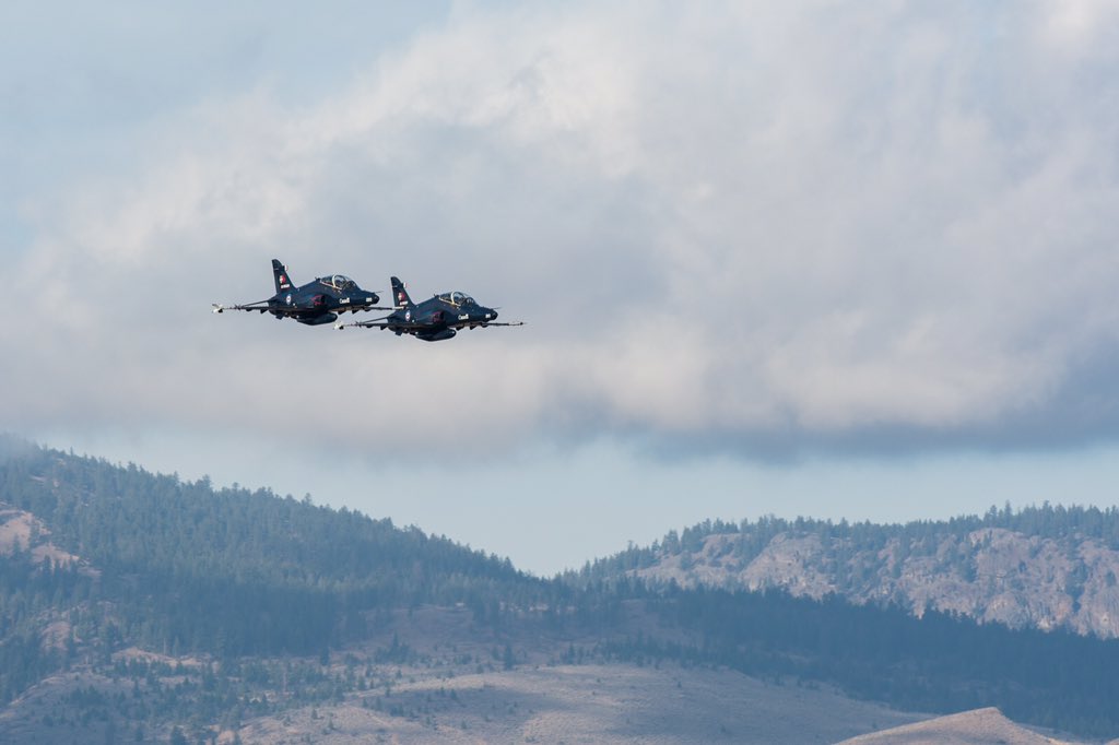 kimmat777's tweet photo. Flyover of the Jets in #kamloops #RemembranceDay https://t.co/uonX3CpNi9