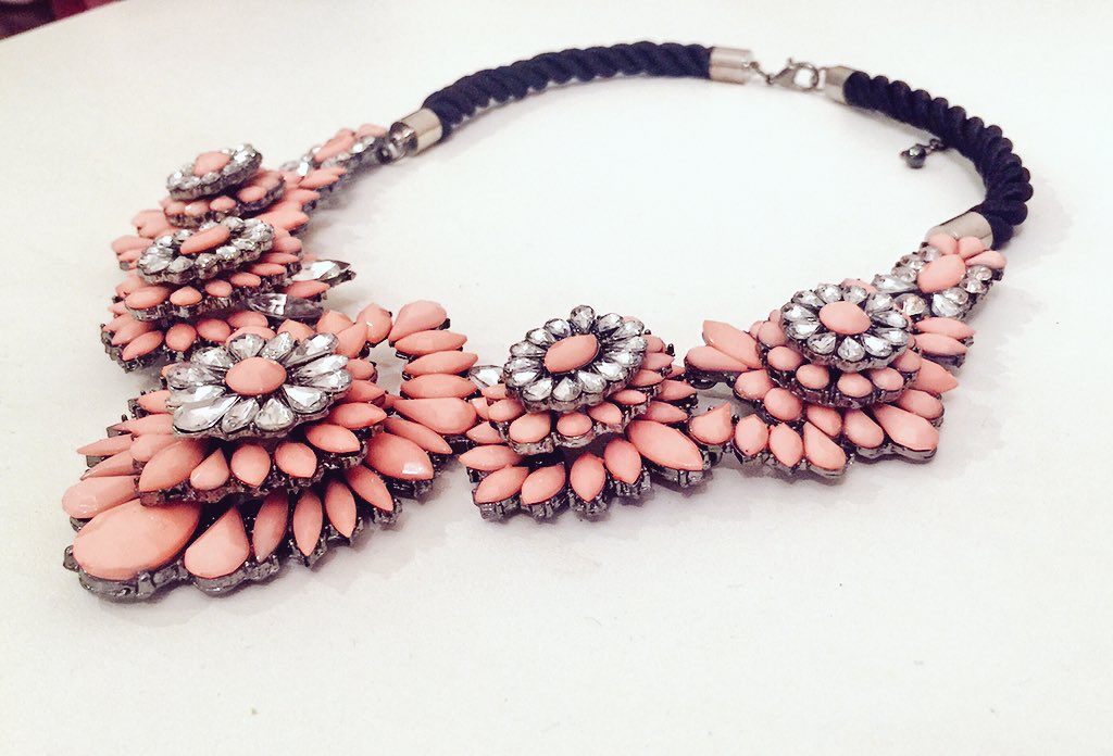 SALE!!** HOLLYWOOD was £19 NOW ONLY £4.75 here >> statementboutique.co.uk/product/hollyw… #sale #necklace #shopping #fashion