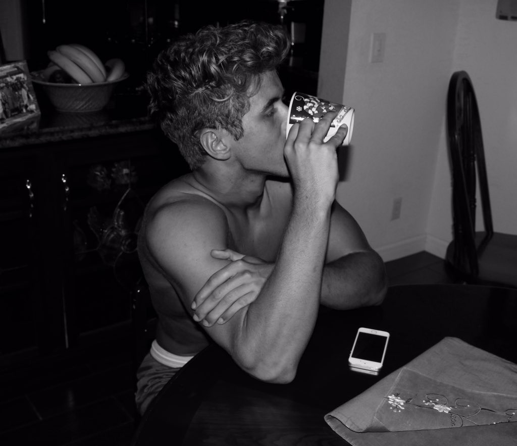 natekgarner's tweet photo. goodmorning ❤️☕️ #ijustwokeup https://t.co/G7sFtAMkNK