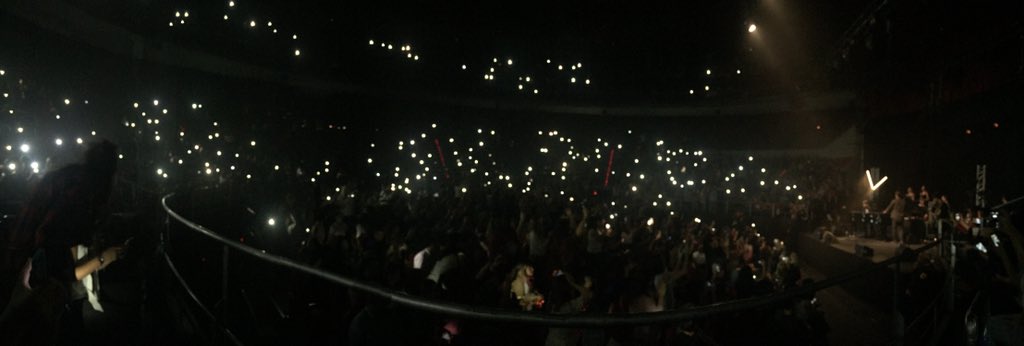 Nagore_Robles's tweet photo. Qué maravilla poder disfrutar de ti!
Qué simpático, qué exquisito, qué humilde y qué grande! @PabloLopezMusic 👏🏼👏🏼 https://t.co/R5KcTADcW7