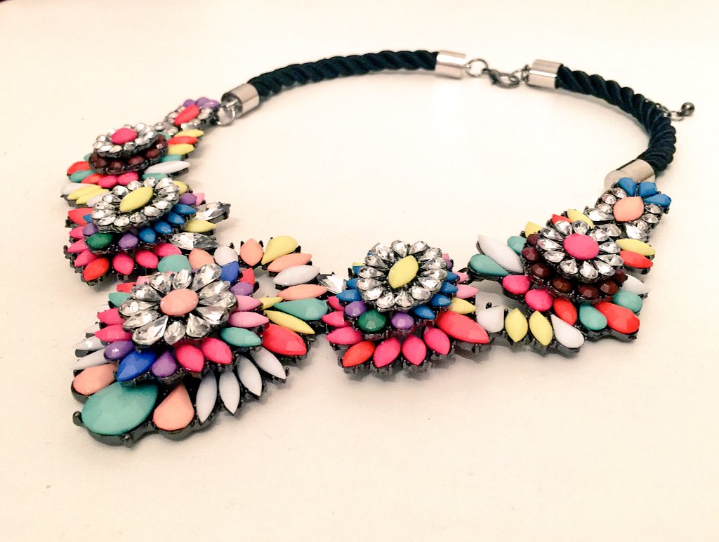 SALE!! Last two pieces. HOLLYWOOD. Was £19 NOW JUST £10 SHOP JRRE >> statementboutique.co.uk/product/hollyw… #statement #necklace