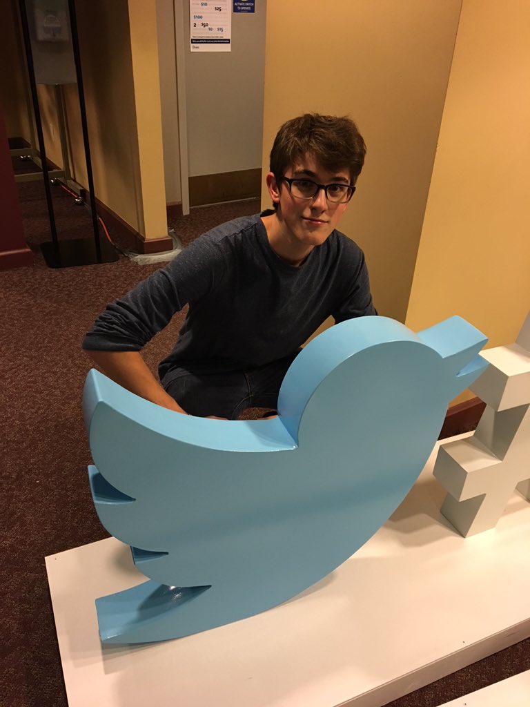 kevinmaisto's tweet photo. Dreams do come true for @JakeBullington #DemDebate #DrakeDebate https://t.co/C34yOoz7vr