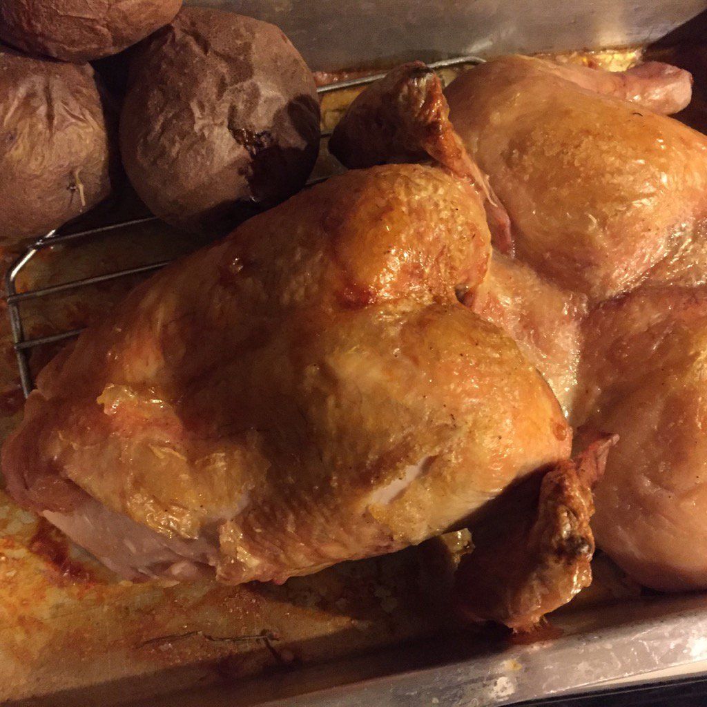 jchodorowska's tweet image. Want a whole chicken to cook faster? Do cut it by breast &amp;amp; spread eagle it. Fully cooked in 1 hr! #cookingshortcuts