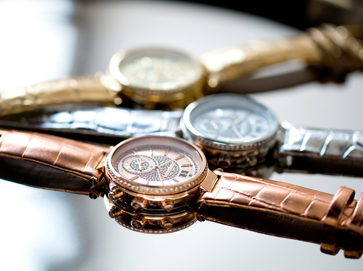 MichaelKors's tweet photo. The holidays are coming—how about a watch that’s a little more glam? https://t.co/FiBp2F6xBD #PerfectTiming https://t.co/0Jy9NXkPFI