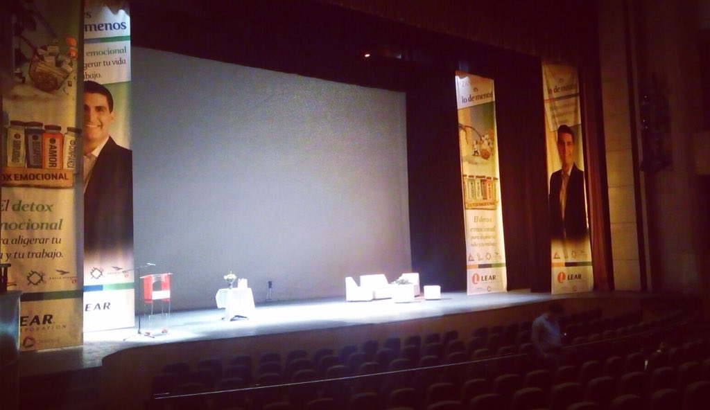 David_Montalvo's tweet photo. Ya a punto de empezar mi #Conferencia #LaZanahoriaEsLoDeMenos para personal directivo y administrativo de #LEARCORP https://t.co/qiZxrc3Mmu