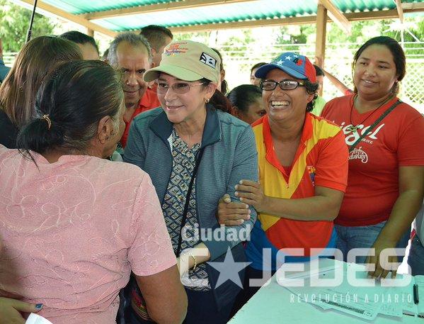 krolinatp's tweet photo. Narcisa y la combatiente Cilia Flores https://t.co/VtGTu8YvIe